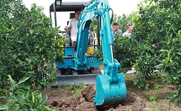 如何選擇合適的小型農(nóng)用挖掘機？